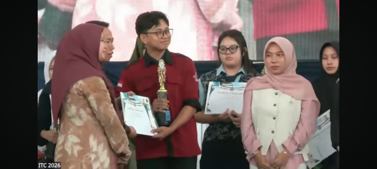 Prestasi Membanggakan! Mahasiswa Prodi Sastra Inggris UIN STS Jambi Raih Juara 1 Storytelling dan Juara 2 Newscasting di Ajang Internasional English Week 2026